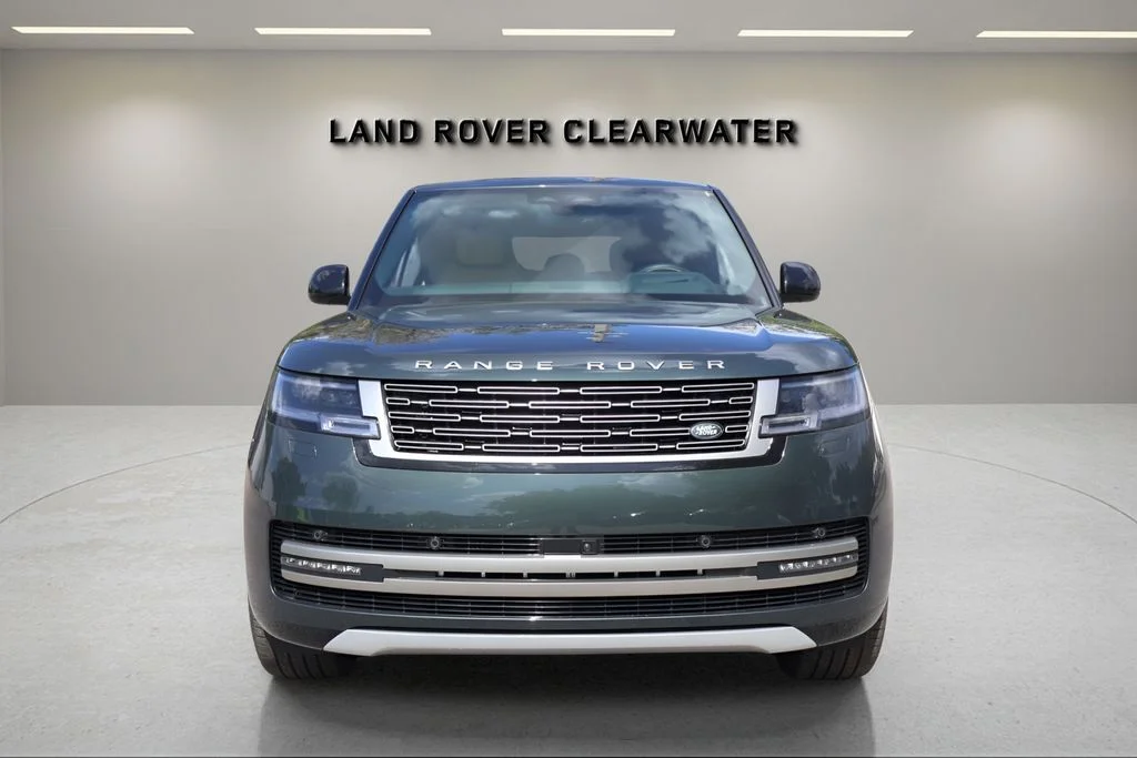 New 2026 Belgravia Green Land Rover SE image 8