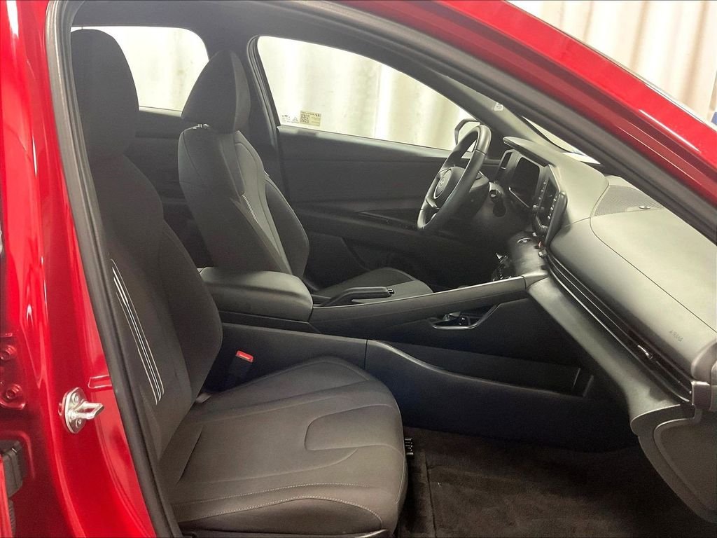 Used 2025 Red Hyundai SEL Sport image 11
