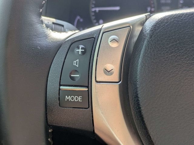 Used 2014  Lexus 350 image 25