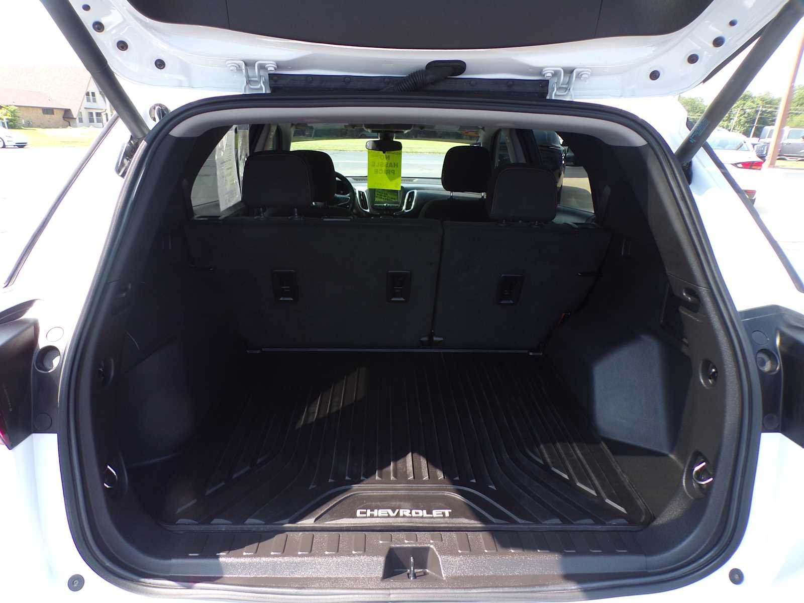 Used 2024 Summit White Chevrolet LT image 21