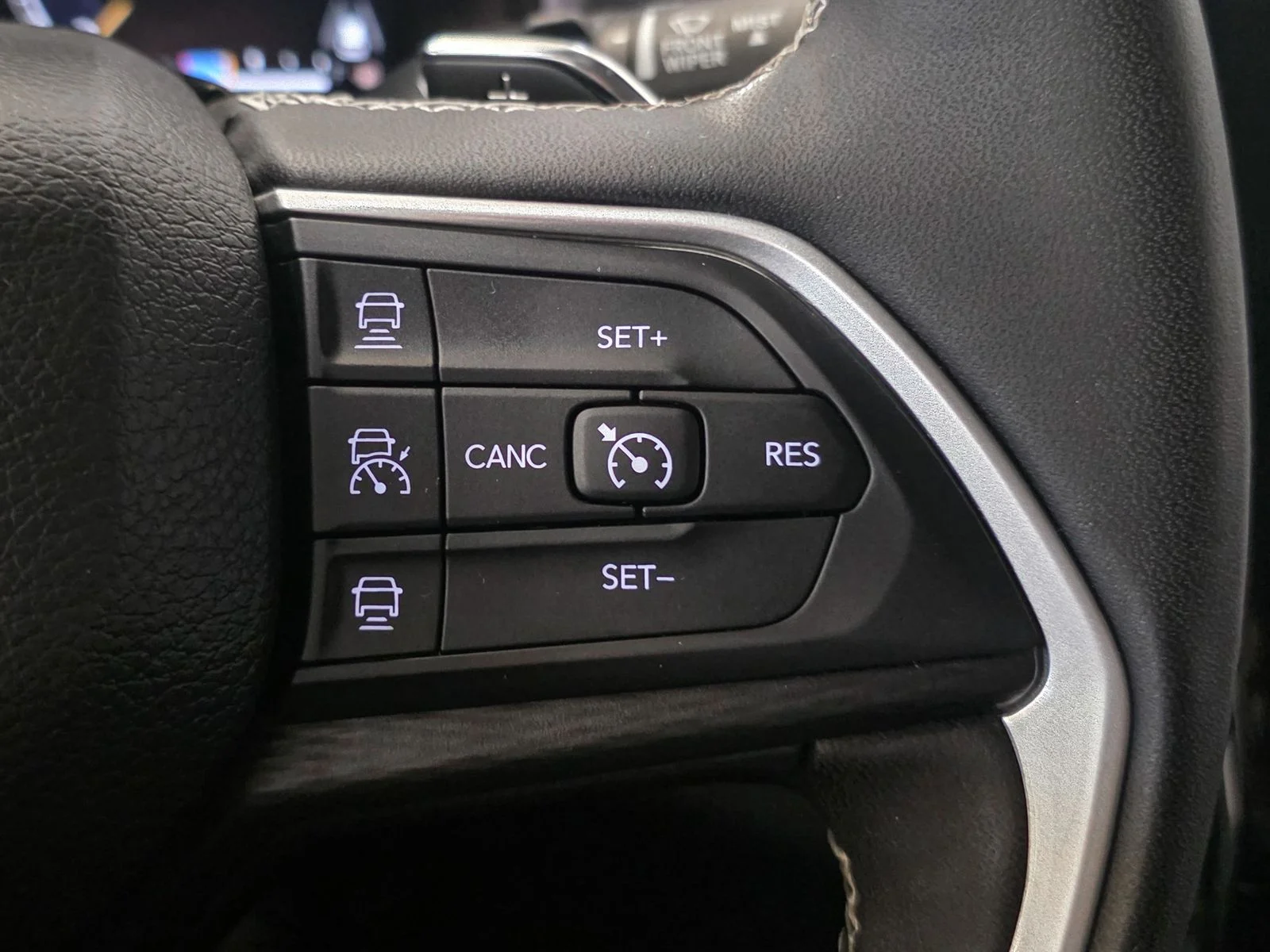 Used 2023 Silver Jeep Laredo image 33
