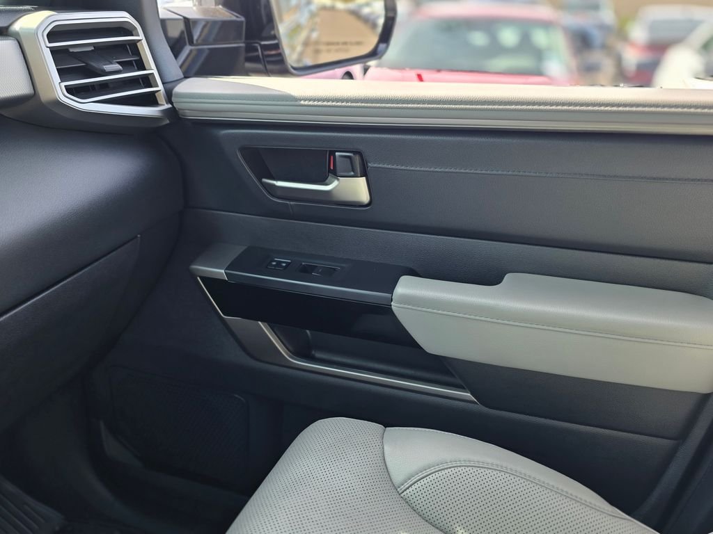 2025 Toyota Tundra Limited - Photo 28