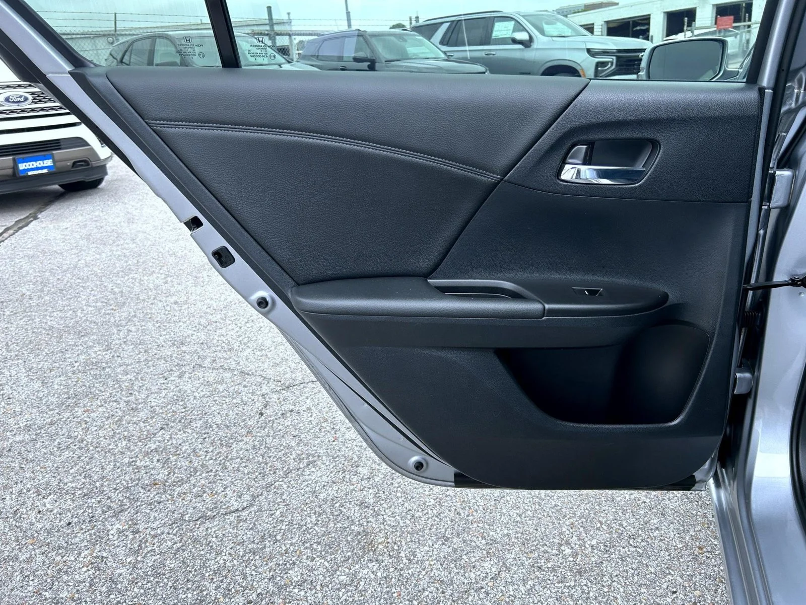 Used 2016 Silver Honda EX-L image 17