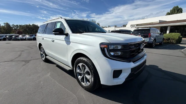 New 2027 Star White Metallic Tri-Coat Ford Active image 2