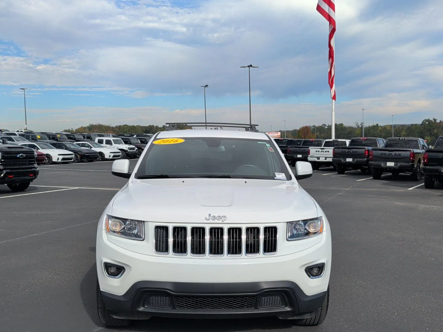 Used 2016 White Jeep Laredo image 8