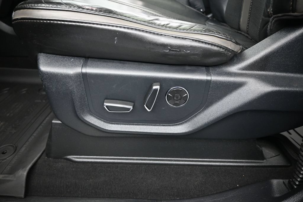 Used 2019 Black Ford Platinum image 9