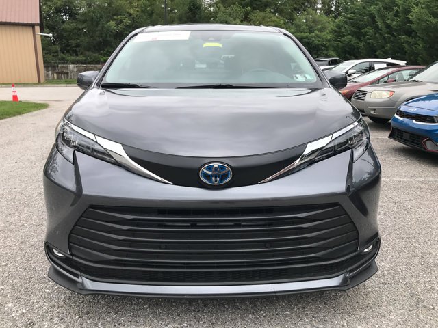 Used 2025 Magnetic Gray Metallic Toyota XLE image 3