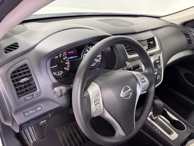 Used 2018 White Nissan 2.5 S image 28