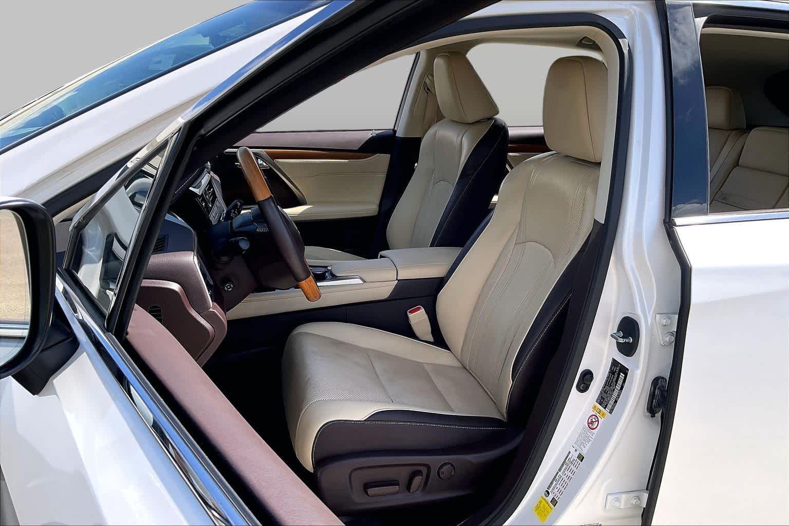 Used 2016 Eminent White Pearl Lexus  image 7