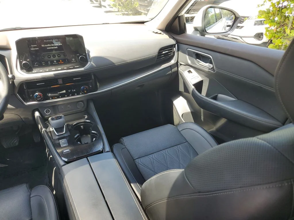 Used 2023 White Nissan Platinum image 18