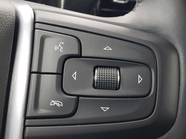 Used 2025 White GMC SLT image 25