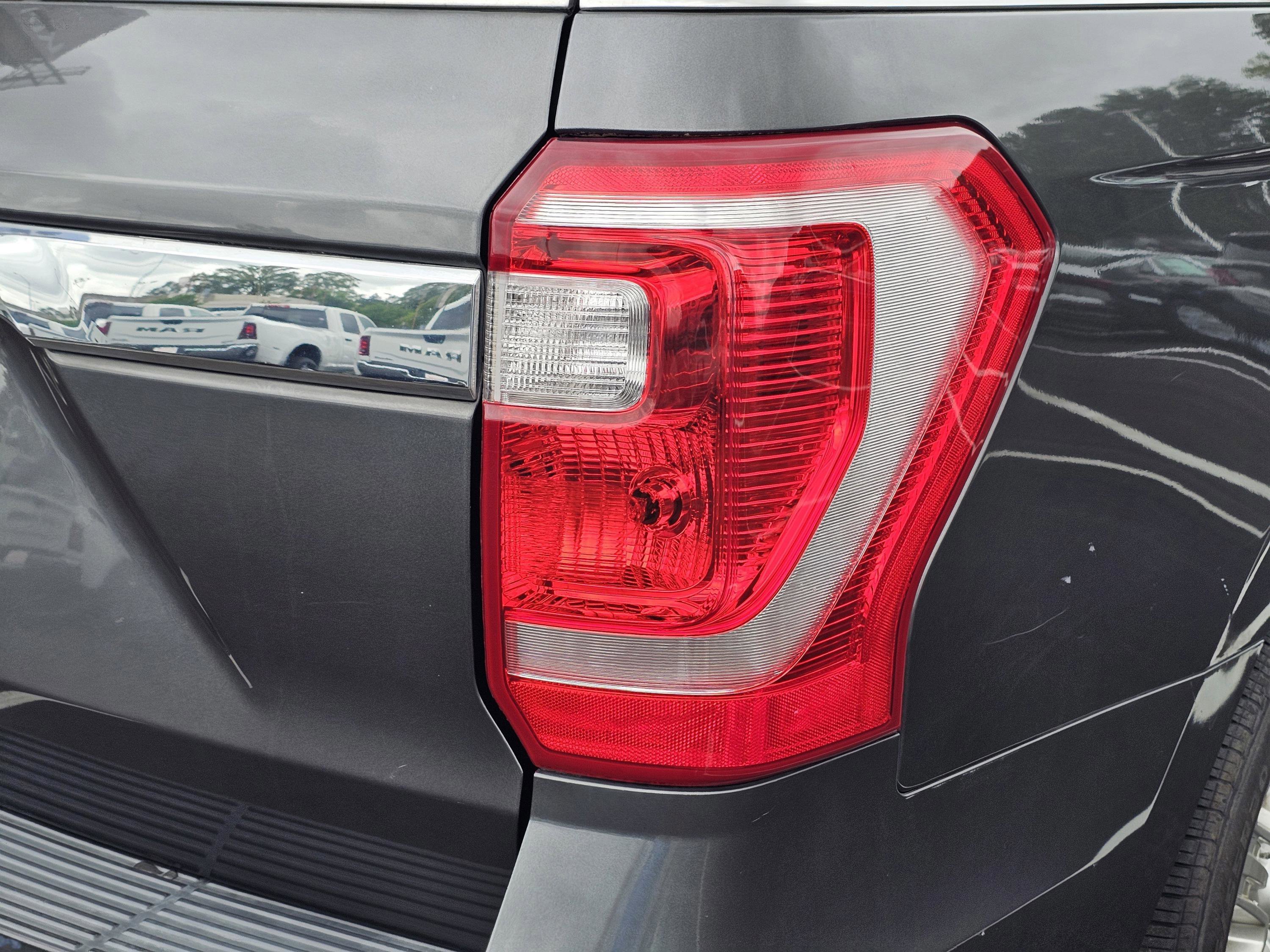 Used 2020 Magnetic Metallic Ford XLT image 9