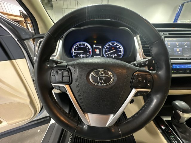 Used 2017 White Toyota XLE image 15