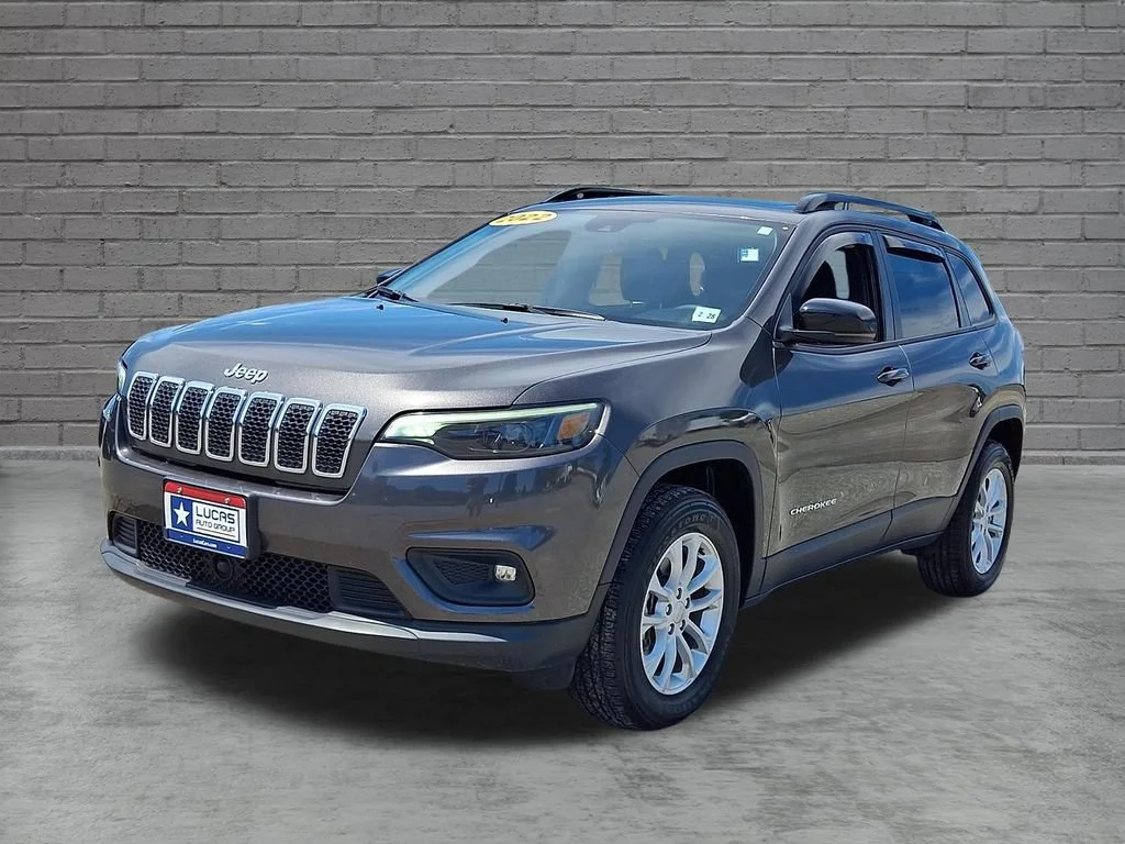 Used 2022 Granite Crystal Metallic Clearcoat Jeep Latitude Lux image 5