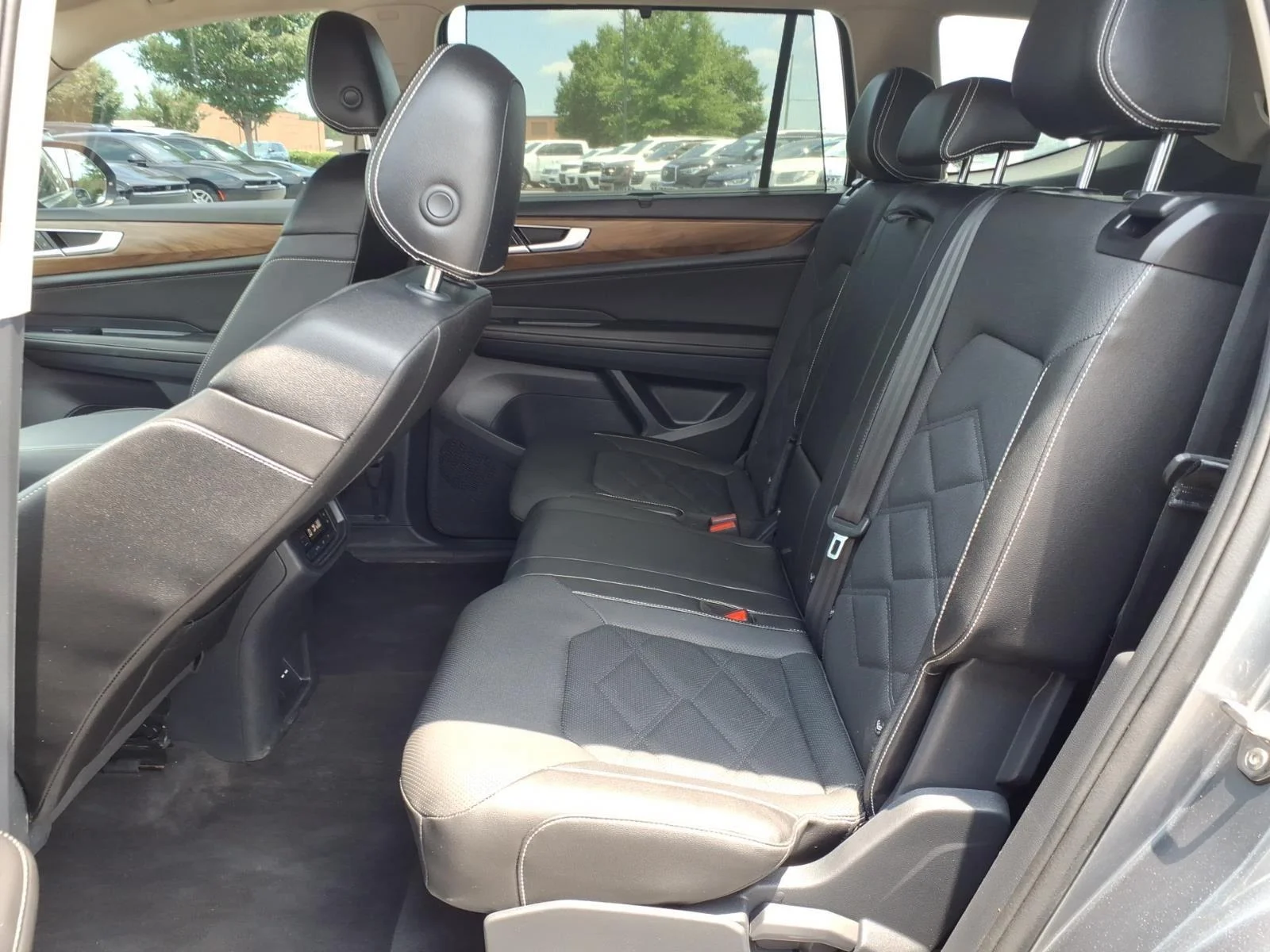 Used 2025 Platinum Gray Metallic Volkswagen 2.0T SE w/Technology image 19