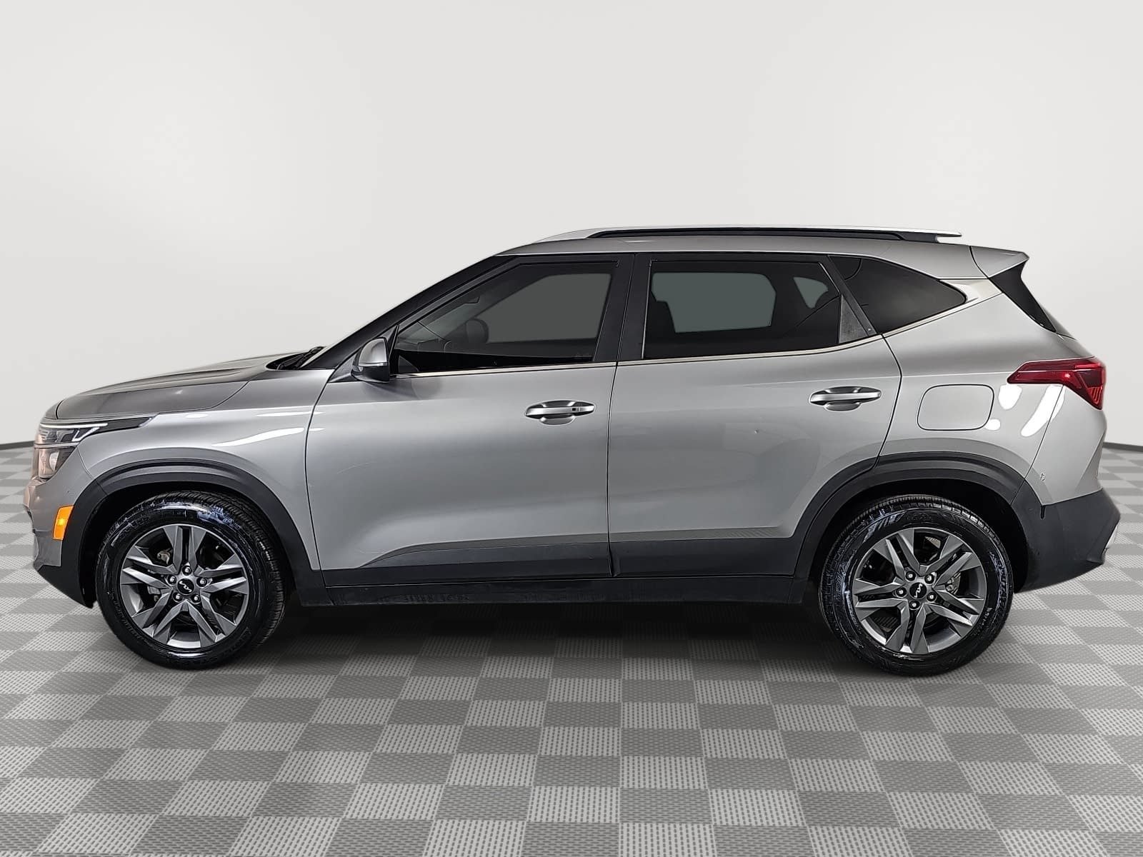 Used 2023 Gray Kia S image 5