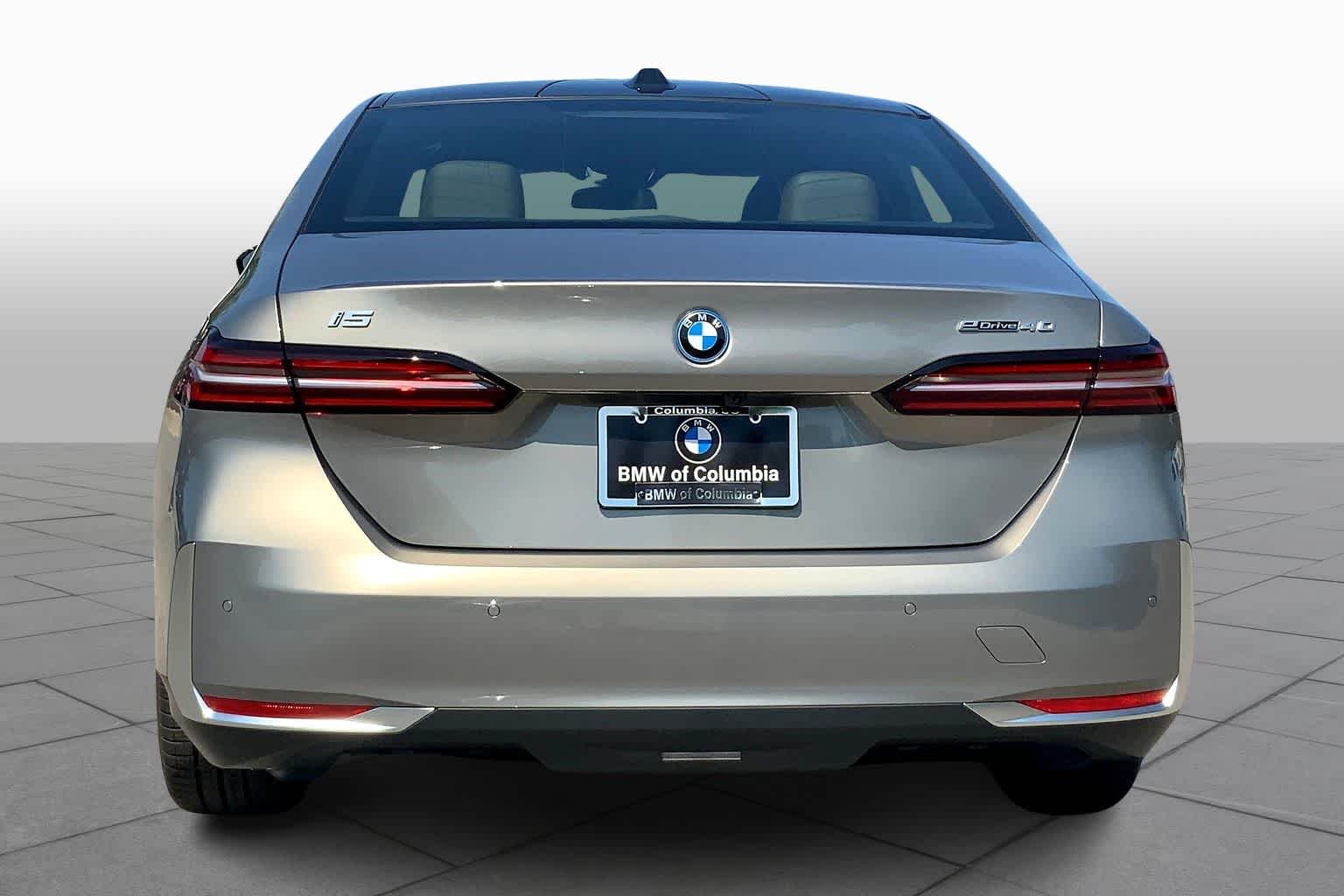 New 2026 Oxide Grey Metallic BMW eDrive40 image 4