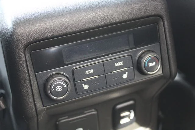 Used 2017 Silver GMC Denali image 31