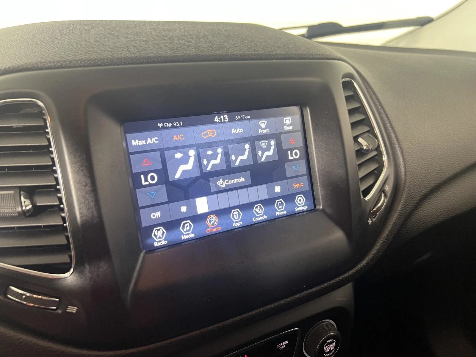 Used 2020 White Clearcoat Jeep Latitude image 15