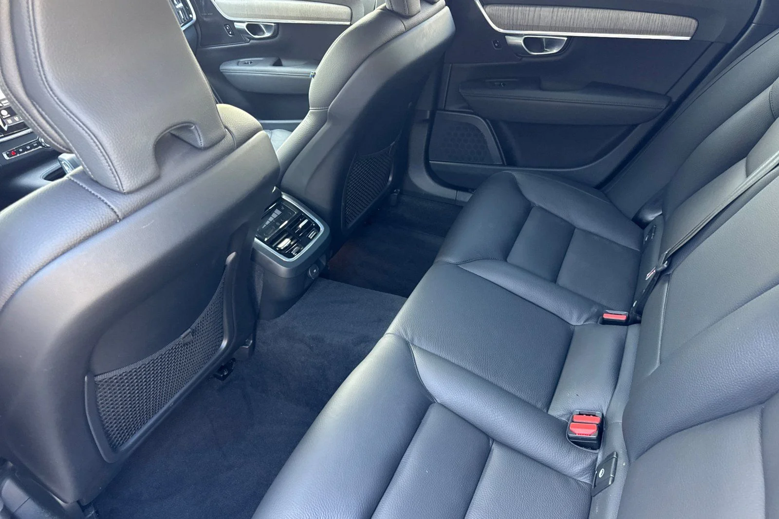 Certified Used 2024 Onyx Black Volvo B6 Plus image 5