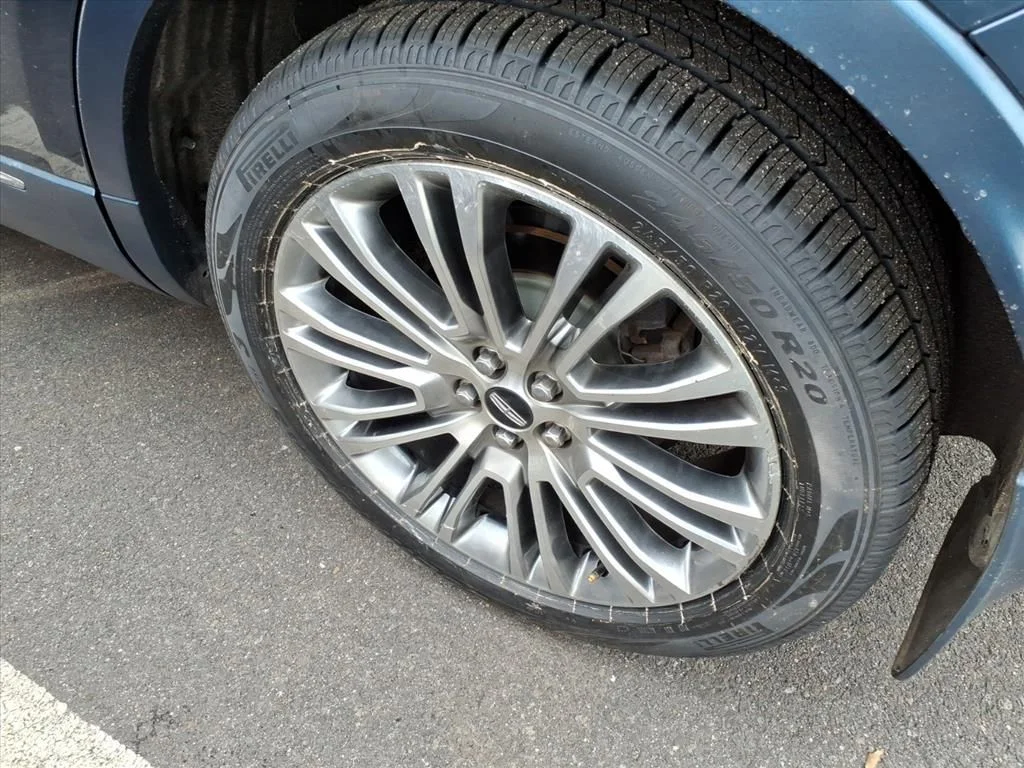 Used 2018 Blue Lincoln Reserve image 7