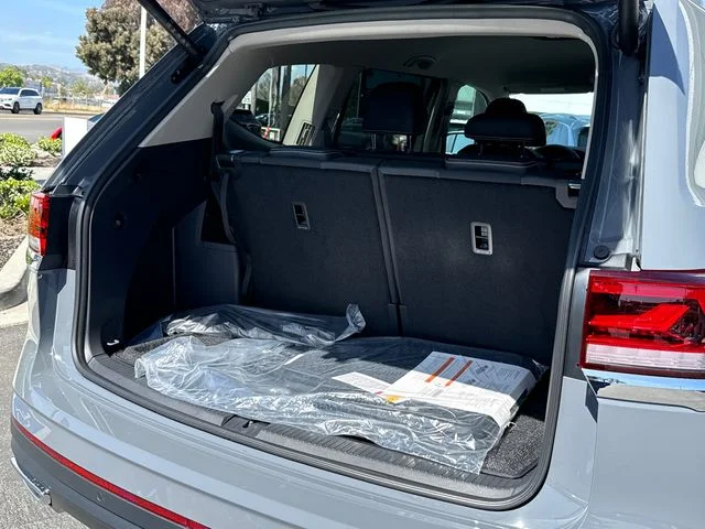 New 2026 Pure Gray Volkswagen 2.0T SE w/Technology image 15