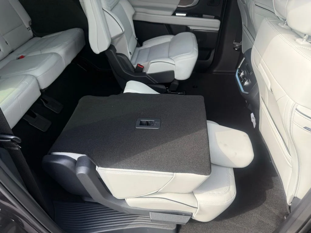 New 2026 Dark Matter Gray Metallic Ford MAX Platinum® image 65