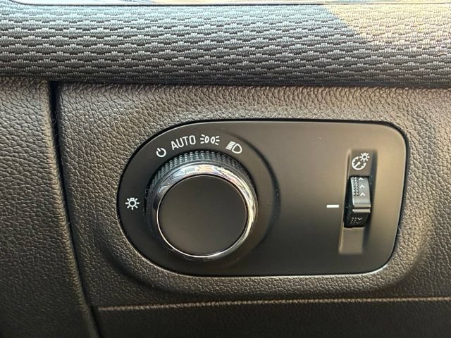 Used 2017 SILVER ICE METALLIC Chevrolet LS image 18
