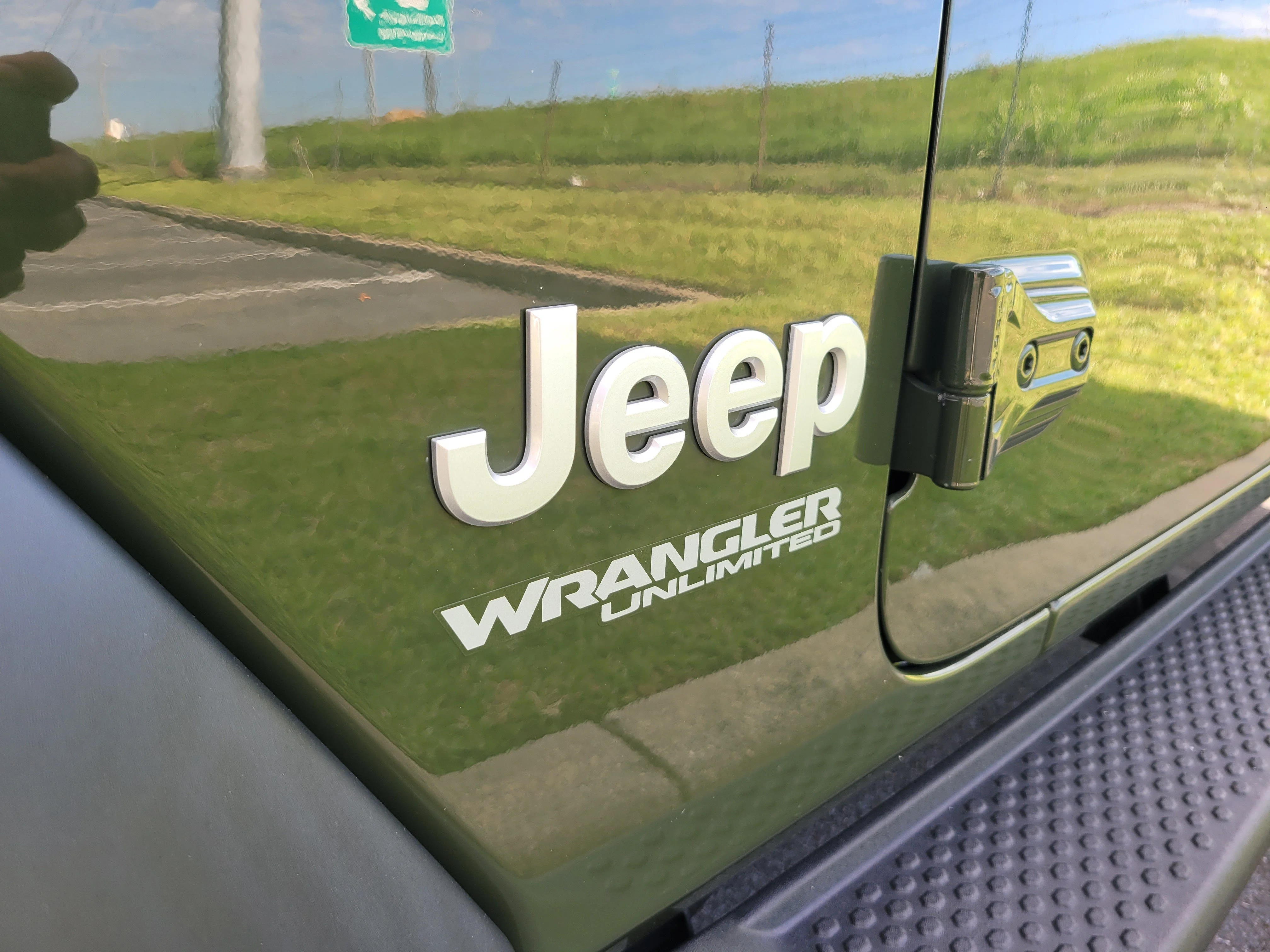 Used 2021 Sarge Green Clearcoat Jeep Unlimited Islander image 9