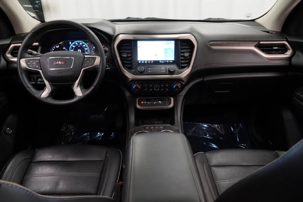 Used 2023 White Frost Tricoat GMC Denali image 3