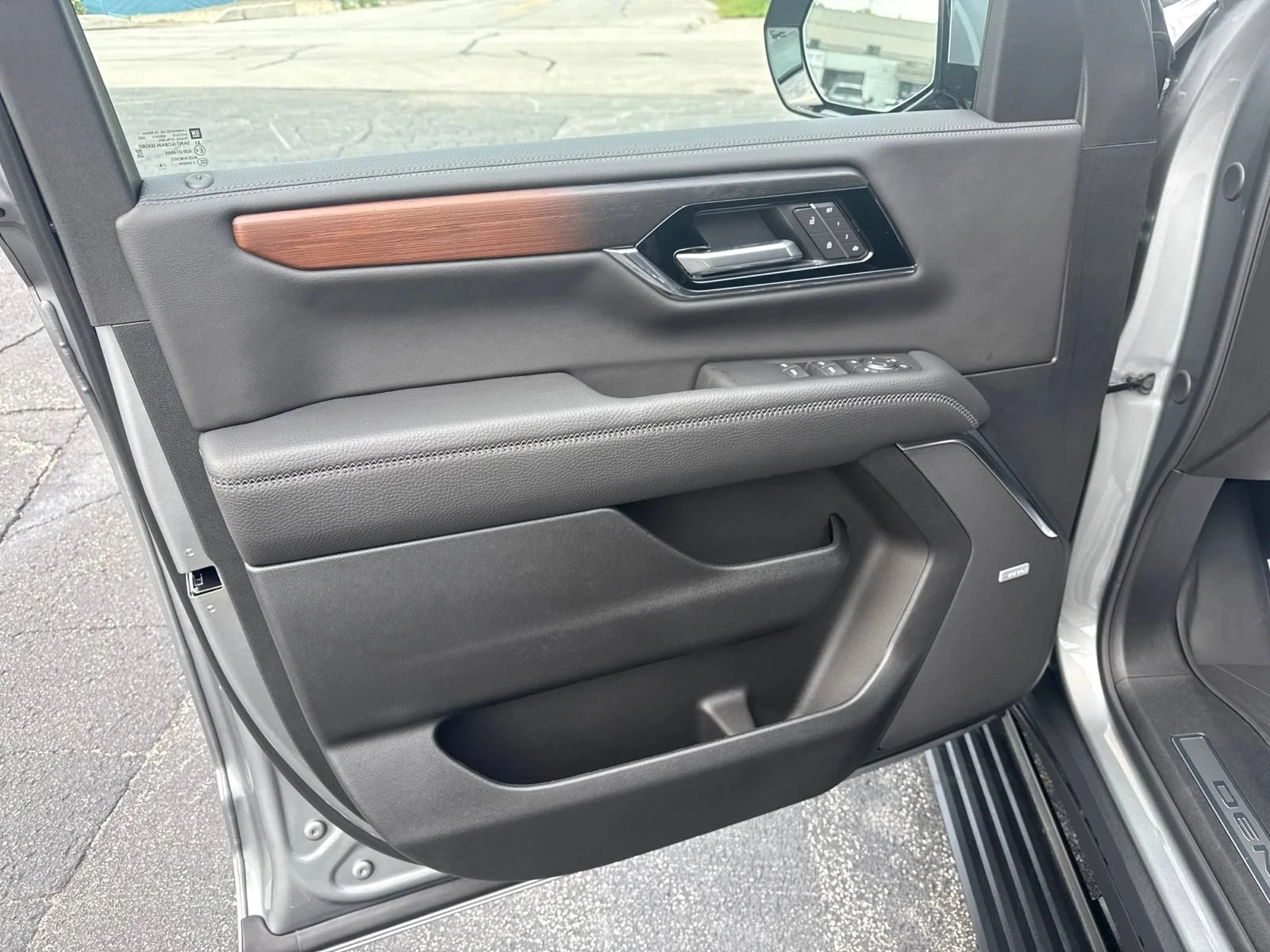 2026 GMC Yukon XL Denali - Photo 13