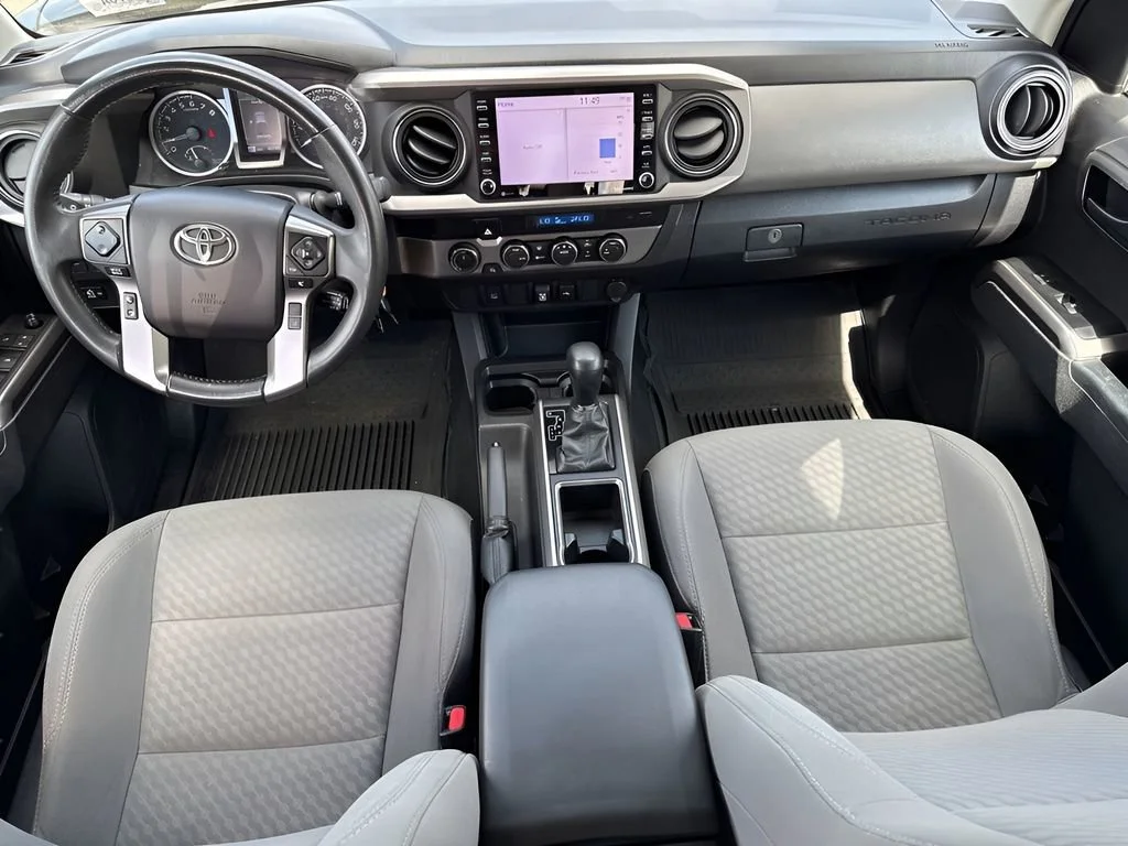 Used 2021  Toyota SR image 13