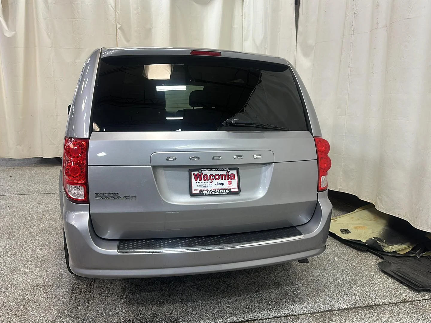 Certified Used 2016 Billet Silver Metallic Clearcoat Dodge SE image 4