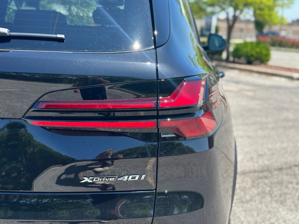 New 2026 Black Sapphire Metallic BMW xDrive40i image 12