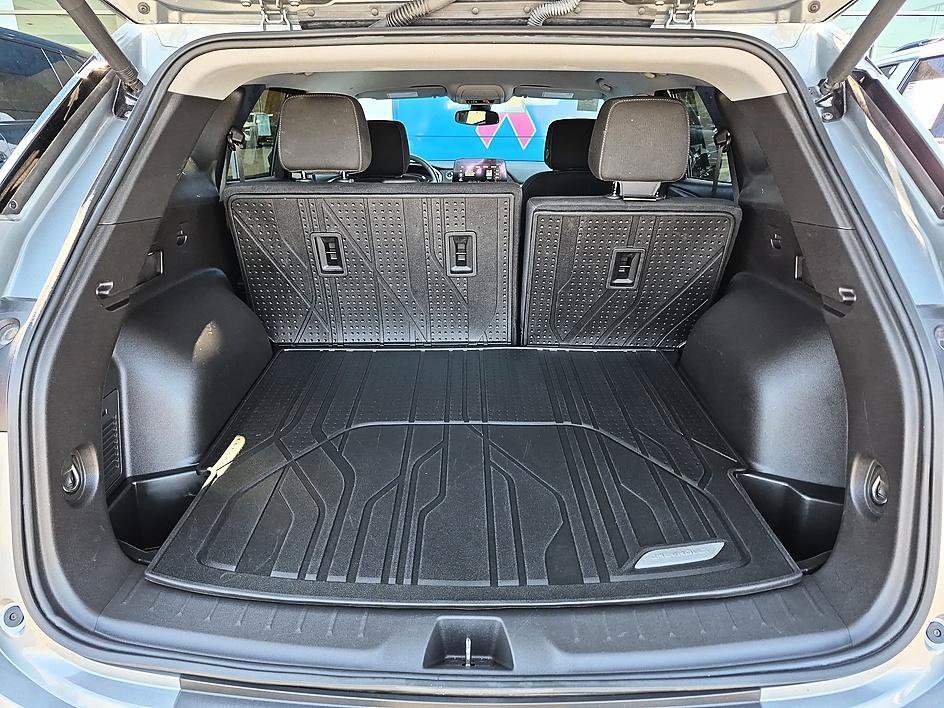 Used 2024 Sterling Gray Metallic Chevrolet LT image 29