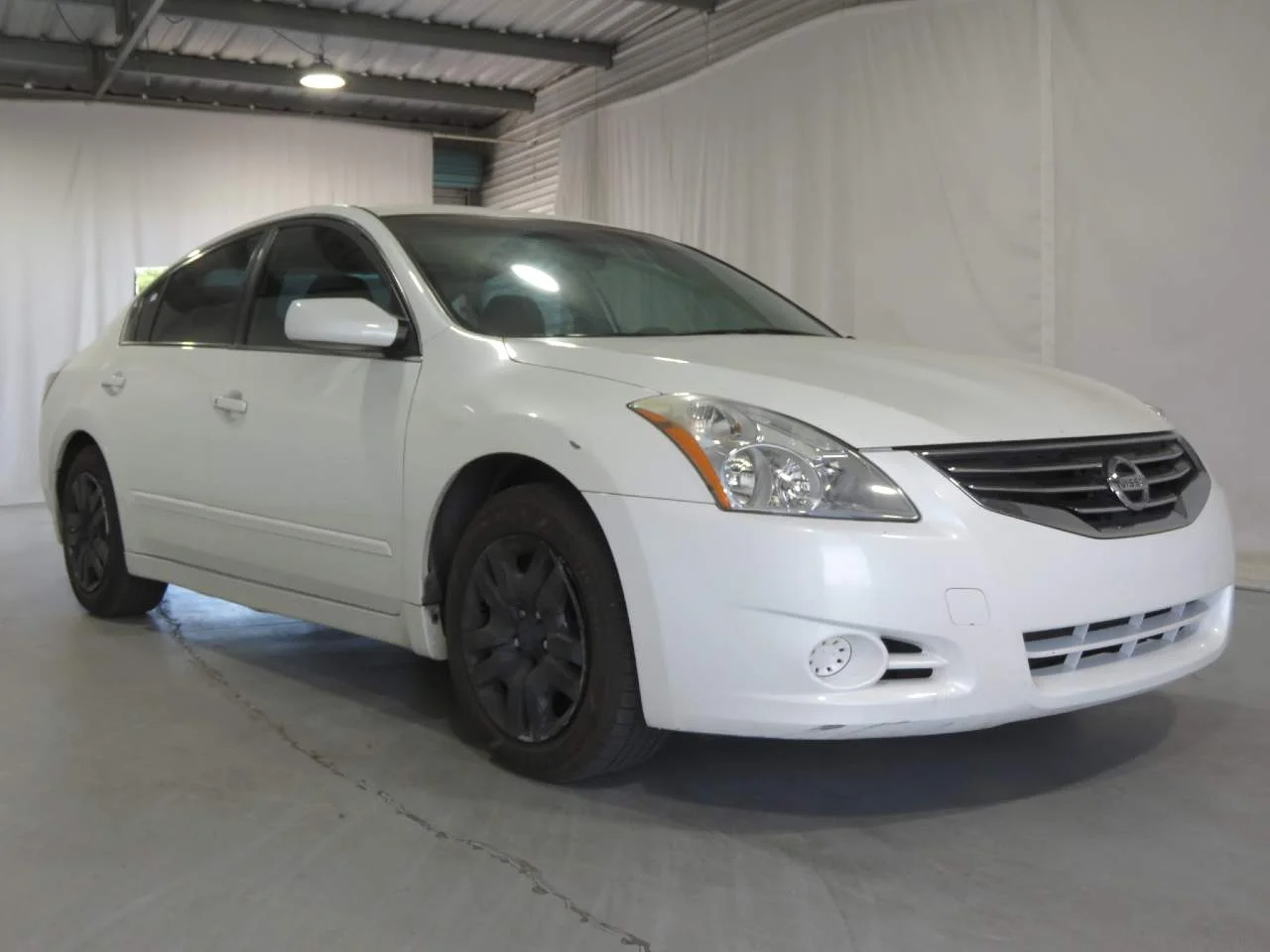 Used 2010 Winter Frost Nissan 2.5 S image 3
