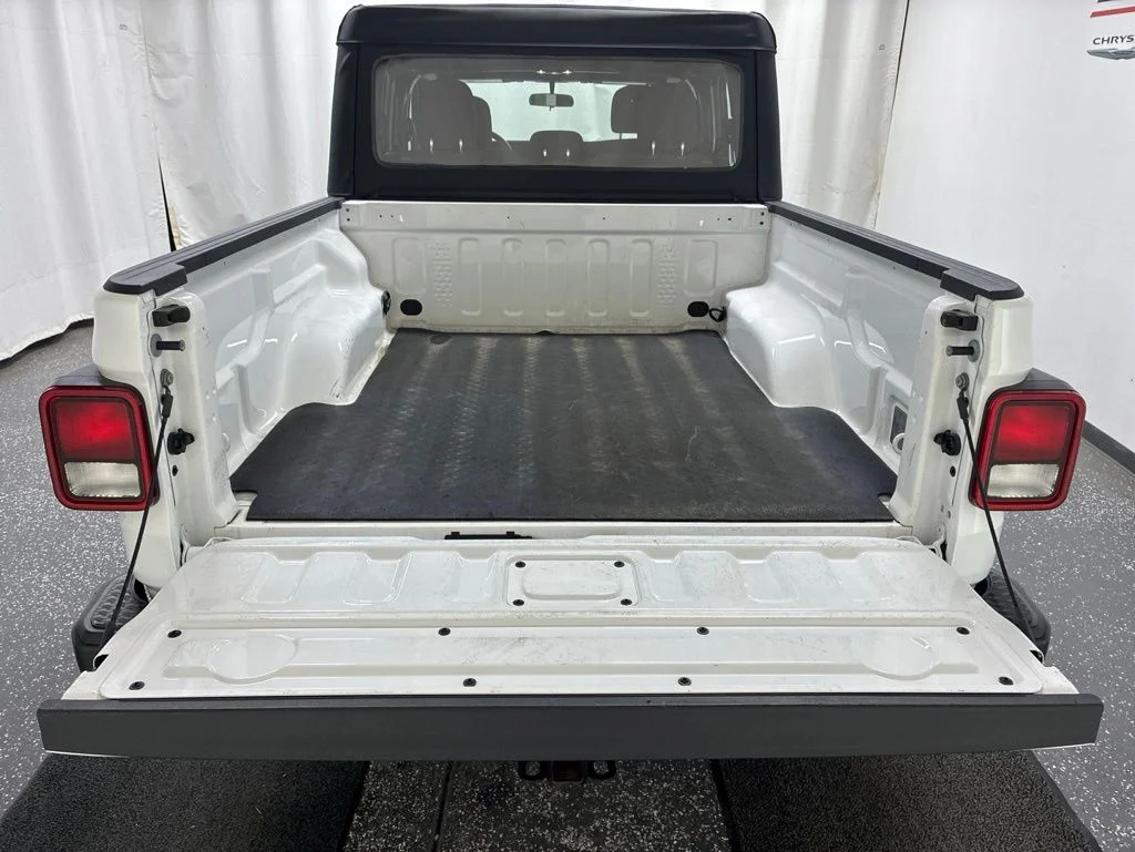 Used 2023 White Jeep Sport image 7
