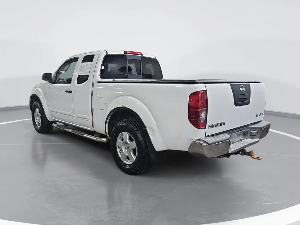 Used 2005 White Nissan SE image 6