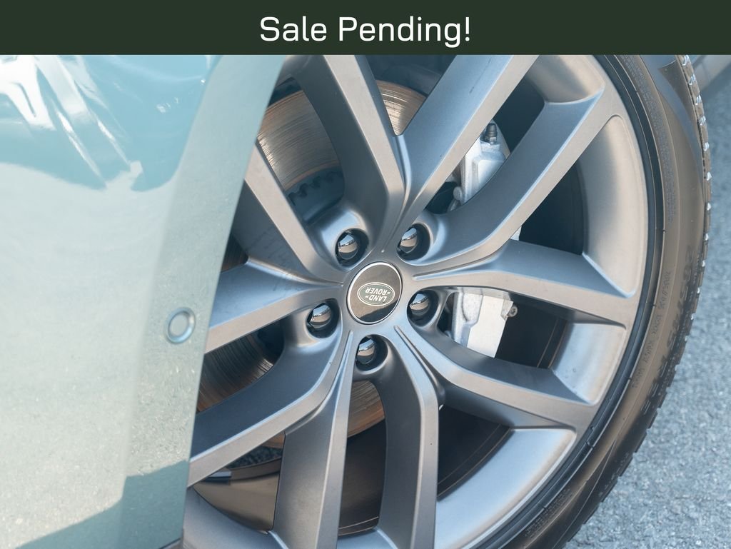 Used 2024 Green Land Rover SE image 9
