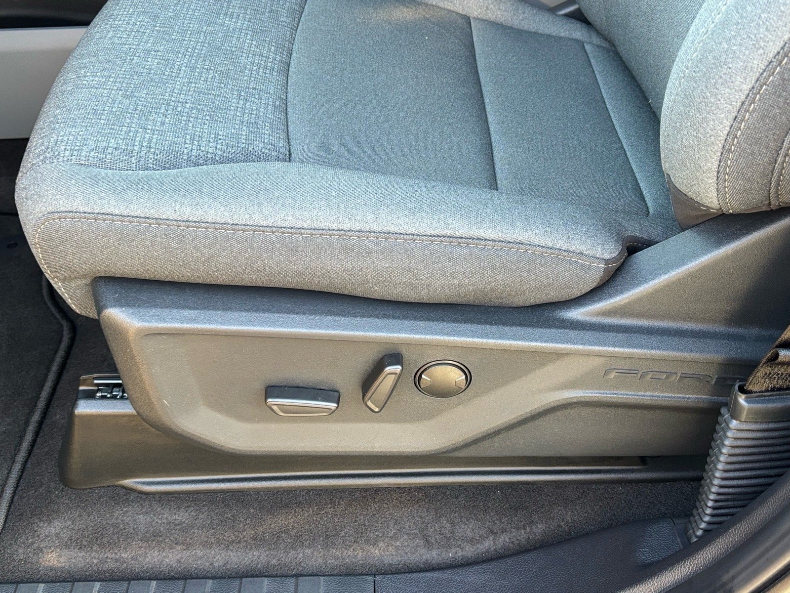 New 2026 Agate Black Metallic Ford XLT image 10