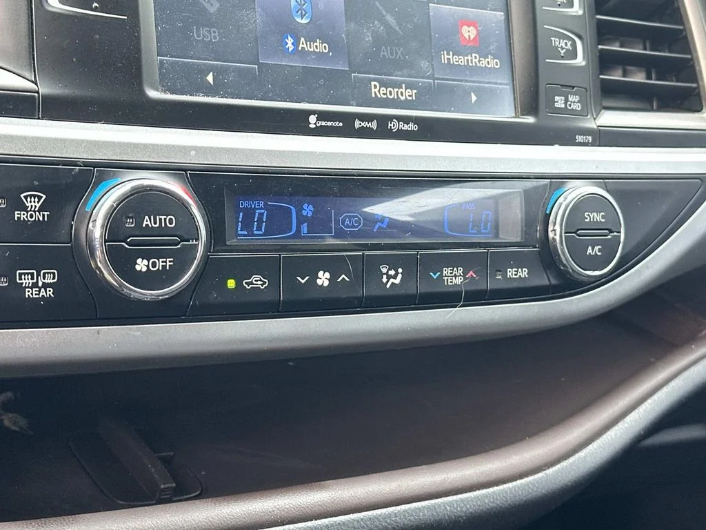 Used 2018 Black Toyota XLE image 17