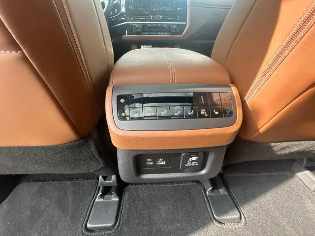 Used 2025 Silver Nissan Platinum image 17
