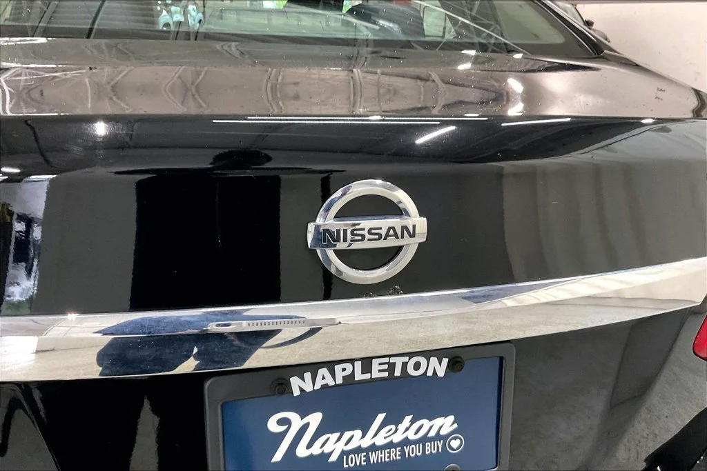 Used 2016 Black Nissan 2.5 S image 30