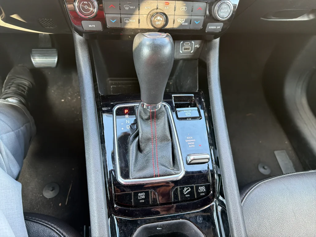 Used 2024 Bright White Clearcoat Jeep Trailhawk image 7