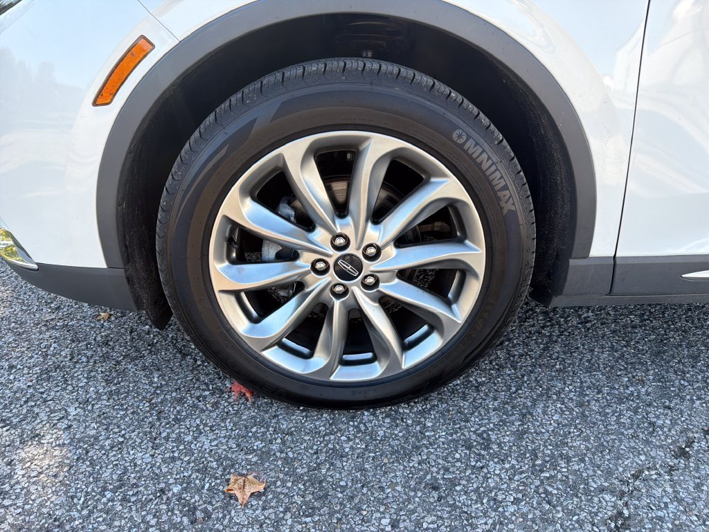 Used 2020 White Lincoln Standard image 11