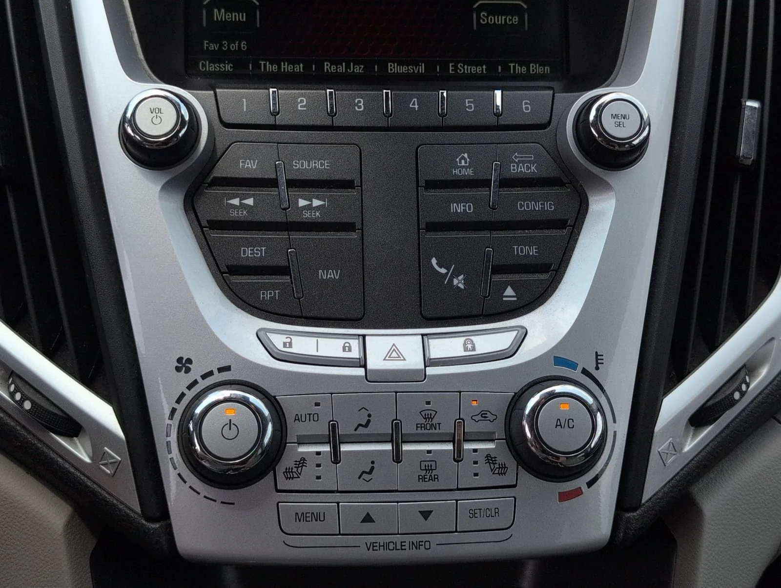 Used 2015 CRYSTAL RED TINTCOAT GMC SLT image 20