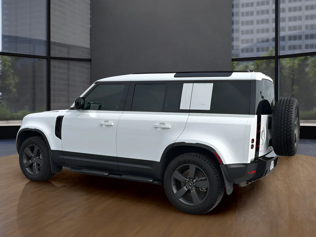 Used 2025 White Land Rover S image 14