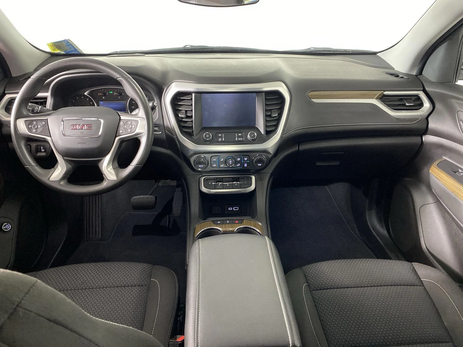 Used 2023 VOLCANIC RED TINTCOAT GMC SLE image 24