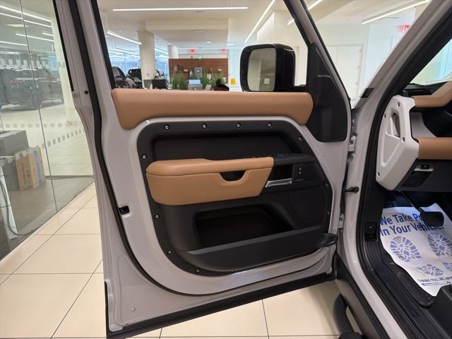 2026 Land Rover Defender X-Dynamic SE - Photo 8