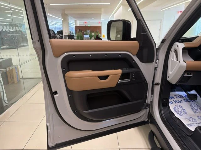 2026 Land Rover Defender X-Dynamic SE - Photo 8